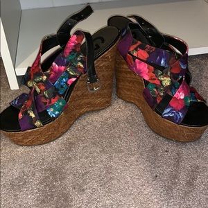 Guess wedge Sandals!